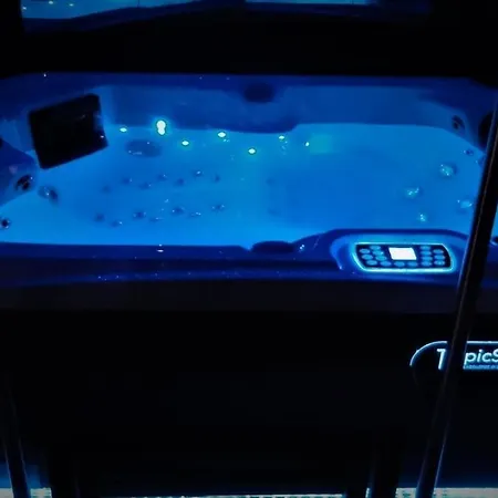 Sparadis 53 Avec Jacuzzi Privatif شقة