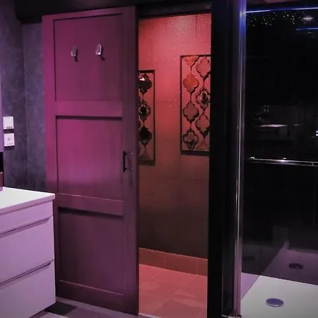 Sparadis 53 Avec Jacuzzi Privatif شقة