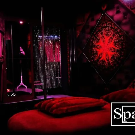 Sparadis 53 Avec Jacuzzi Privatif لافال